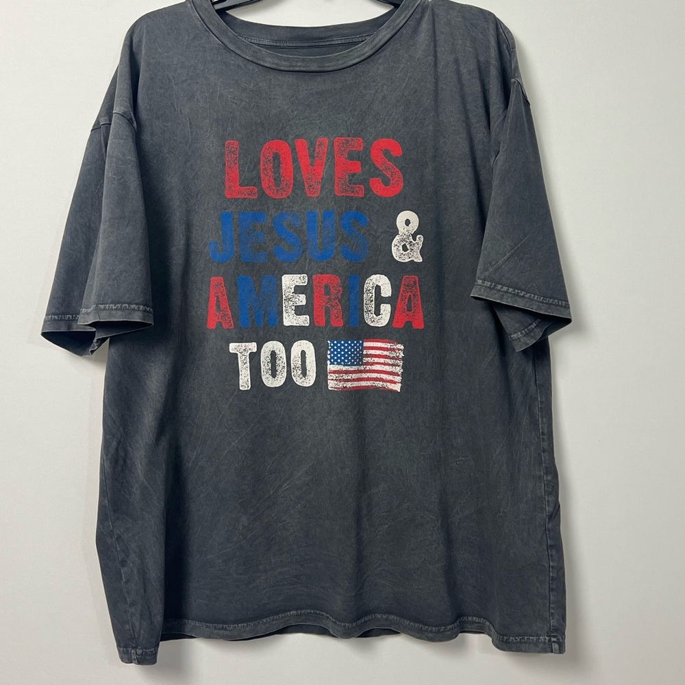 Loves Jesus & America Too Graphic Tee | Patriotic Faith Shirt | Gray Size L